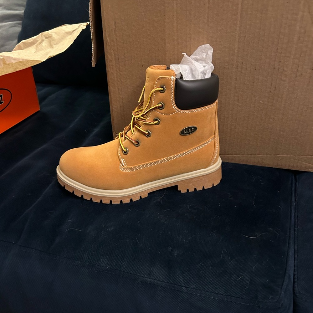 Woman’s Size 8 brand new Lugz